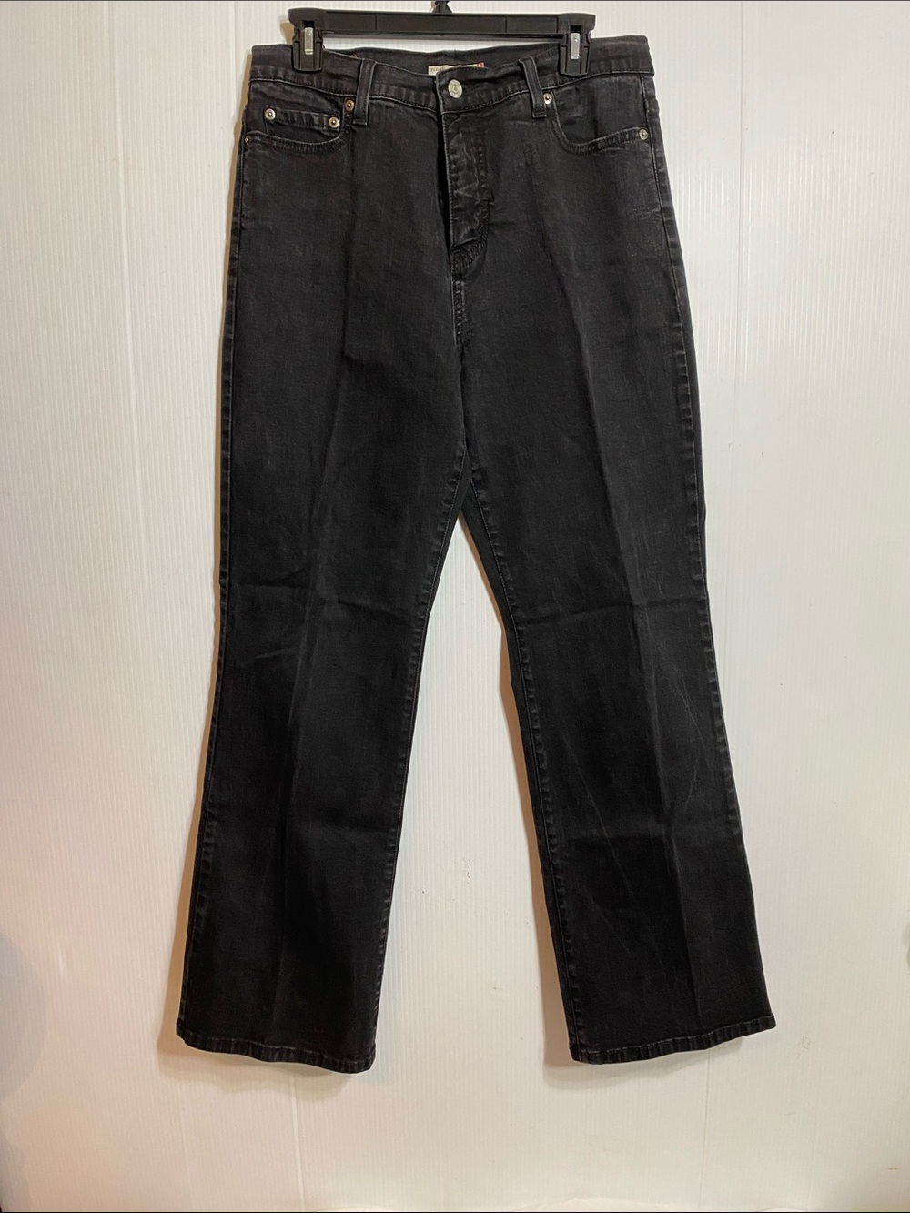 Woman Black Straight-Leg Jeans - Classic Everyday Style